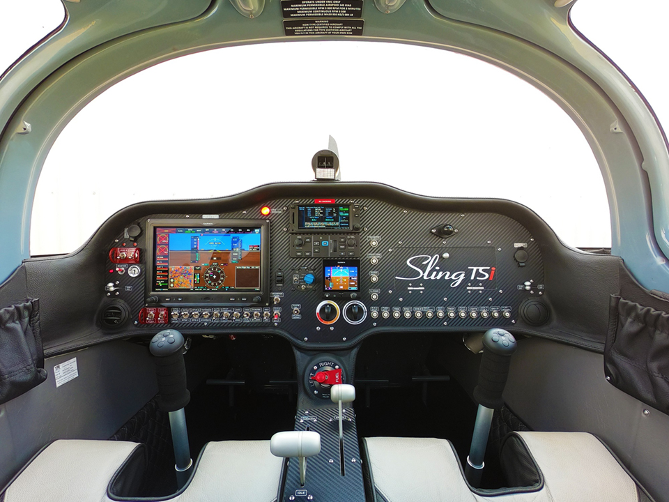 Painel de aviônicos do Sling TSi